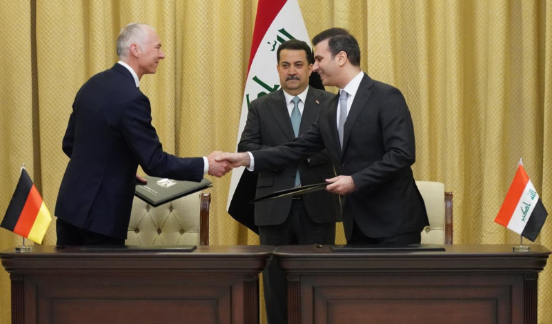 Signing of MoU: Matthias Wietbrock (AKA) in the presence of the Iraqi Prime Minister